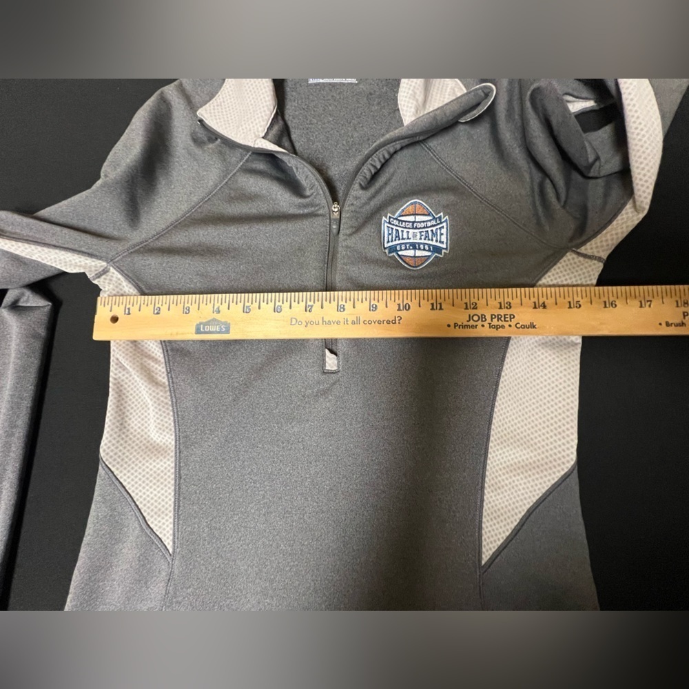 COLLEGE FOOTBALL HALL OF FAME UNDER ARMOUR GRAY LIGHTWEIGHT JACKET.  SIZE SMALL. - Picture 6 of 9